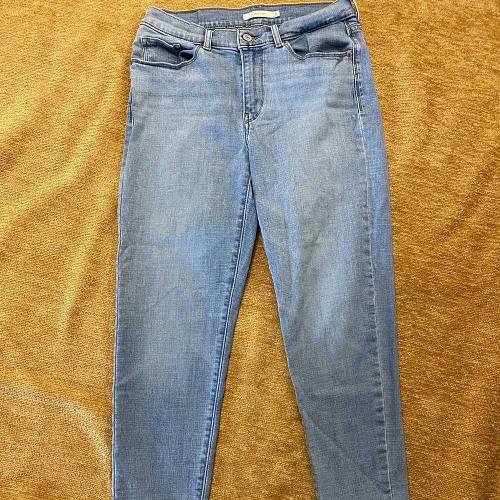 Levi’s classic crop, light wash jeans
